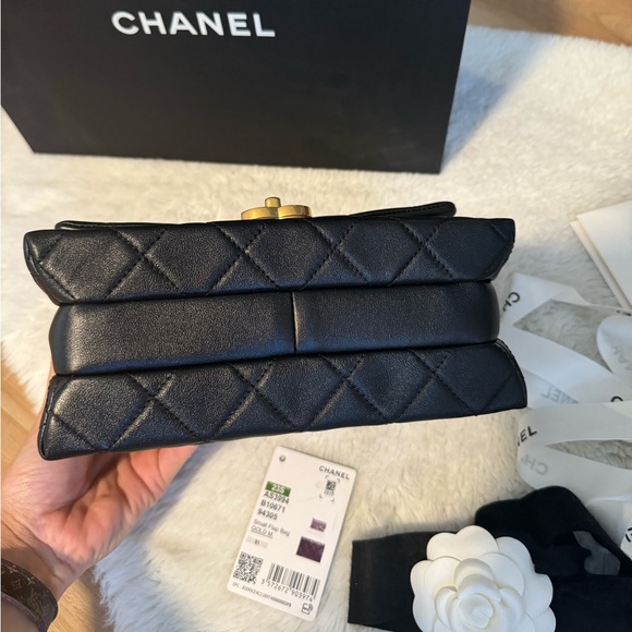Chanel Small Flap Bag 🥰💕✨ - Picture 8 of 16